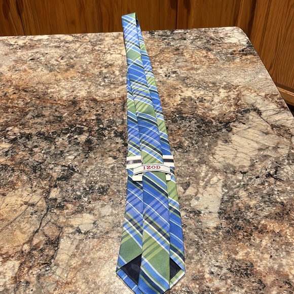 NWT Men’s IZOD Tie Beautiful for the Spring and Summer - Picture 2 of 2